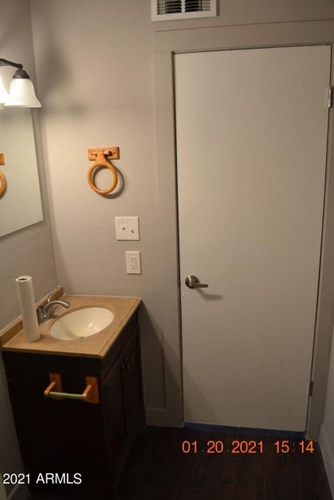 Building Photo - Nice 2 bedroom 2 bath apartment in Apache ...