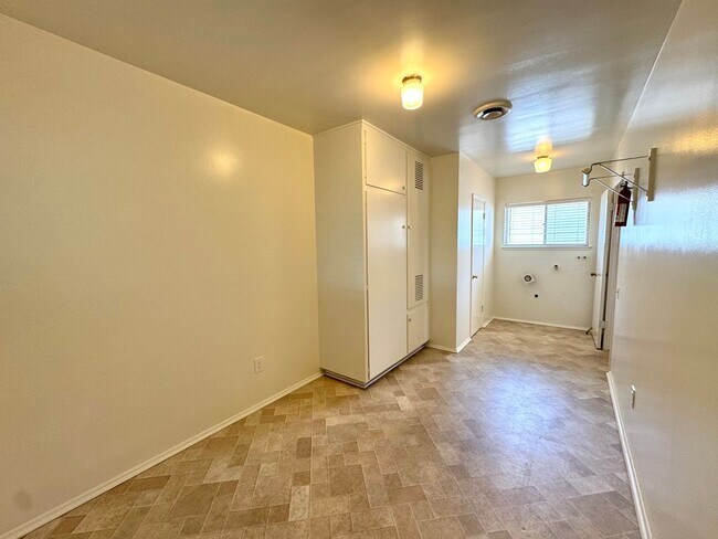 Building Photo - Beautiful Glendora Home in Desireable Area