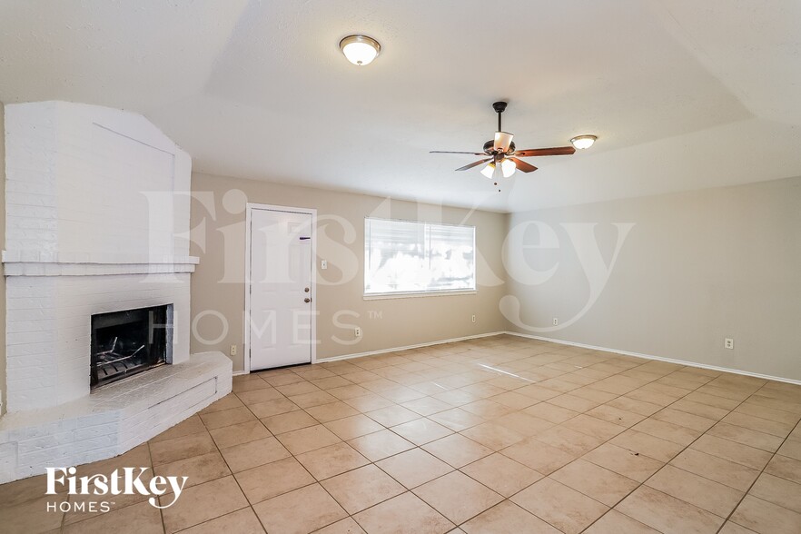 Building Photo - 2606 Olster Dr