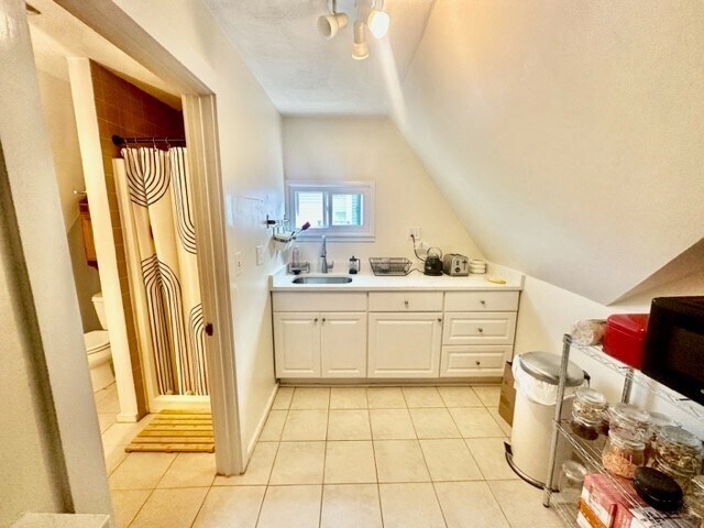 Building Photo - 70 Roseland St