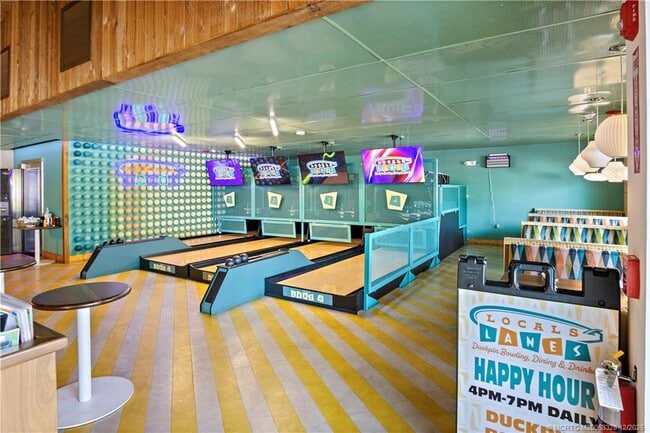 Building Photo - 245 NE MacArthur Blvd