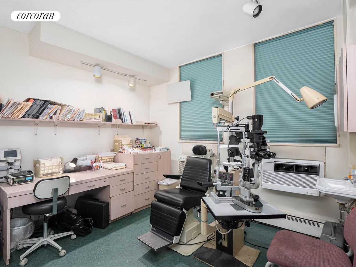 Building Photo - 20 E 68th St