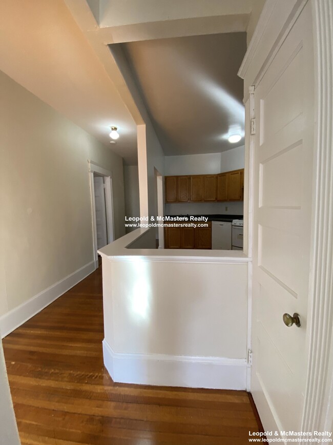 Building Photo - 1595 Beacon St