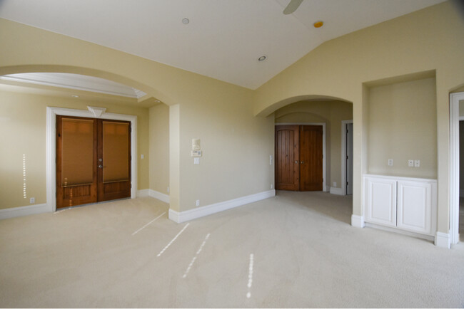 Building Photo - 2212 Marshallfield Ln