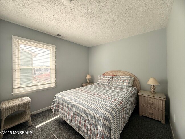 Building Photo - 1109 N Ocean Ave