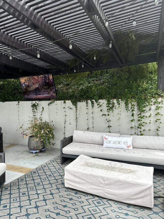 Building Photo - 766 Pelican Dr