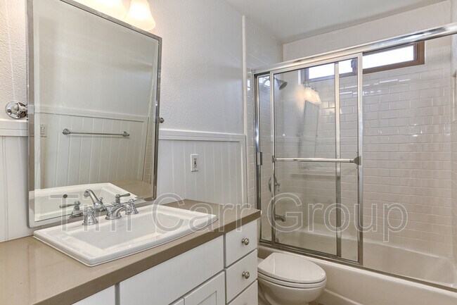 Building Photo - 2048 Garden Ln