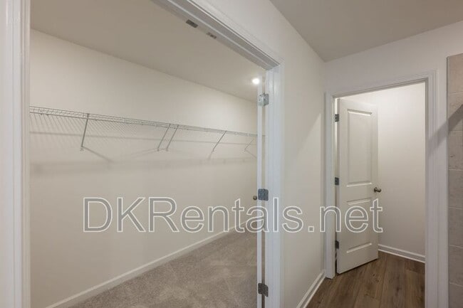 Building Photo - 724 Warm Rays Wy