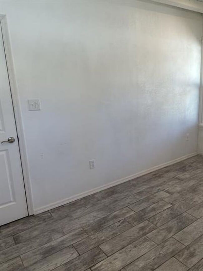 Building Photo - Cute 2 Bedroom Cottage.  Minutes to UofA
