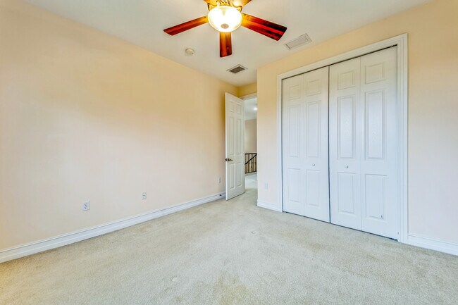 Building Photo - 1408 3rd St Cir E