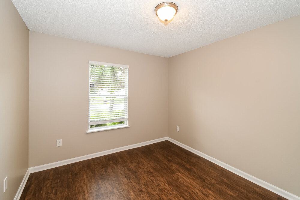 Building Photo - 2427 Brian Lakes Dr E