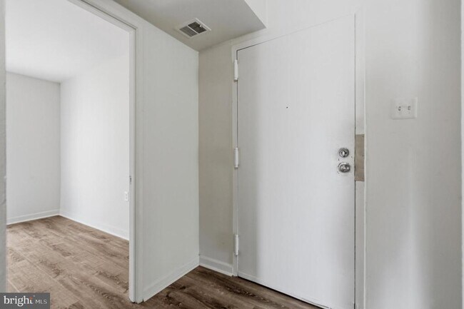 Building Photo - 8604 Village Way