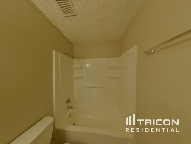 Building Photo - 63 Woodpond Ct