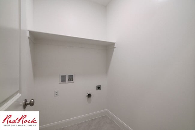 Building Photo - St. George 3 Bedroom Single-Level Home–$30...