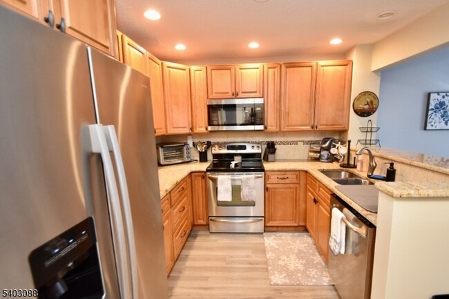 Building Photo - 15 Heritage Ct