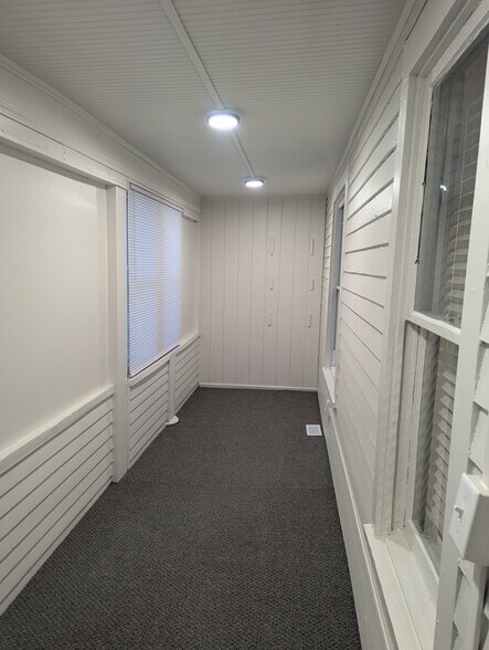 Bonus room perfect for an office! - 2313 Drake Park Ave