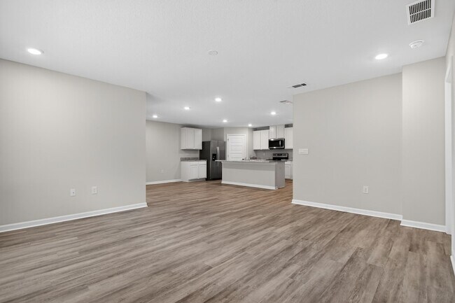 Building Photo - 6817 Interlachen Ln