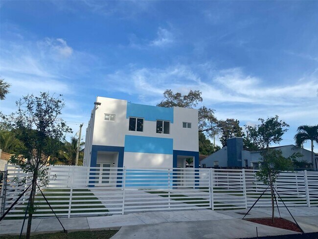 Building Photo - 2100 NW 102nd St