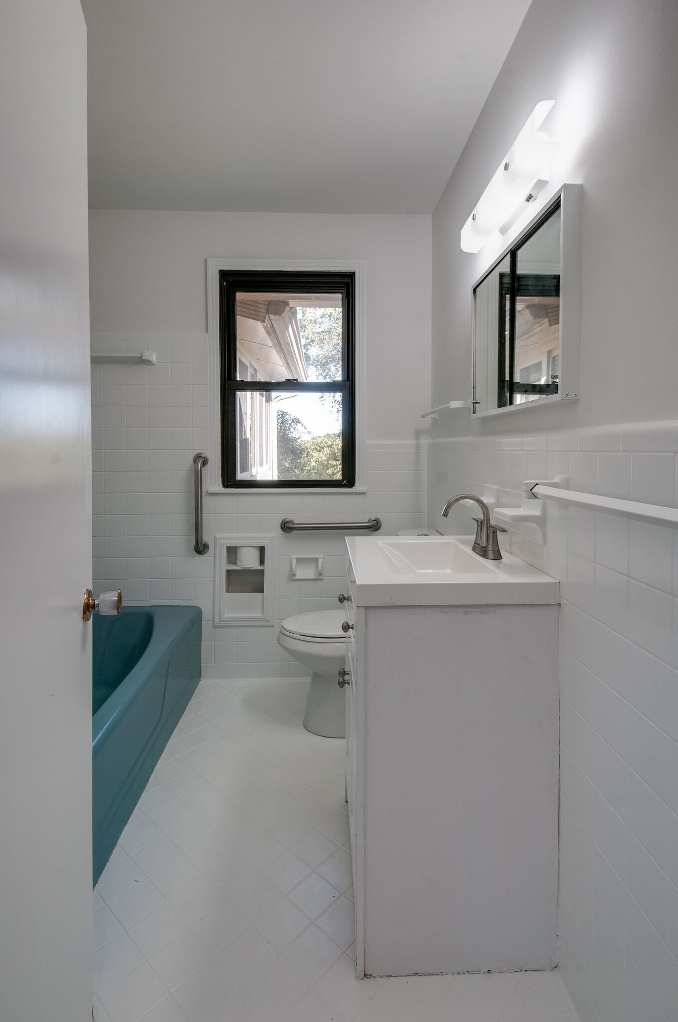 Bathroom 2 - upstairs - 930 Havenhill Dr