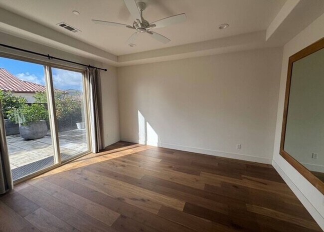 Building Photo - Spacious 3 Bedroom 3 Bath Home