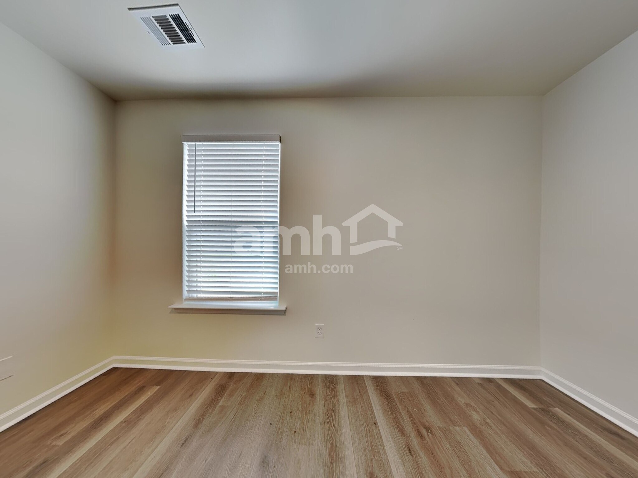 Building Photo - 202 Bellflower Cir