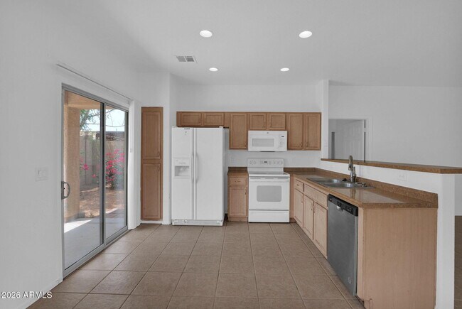 Building Photo - 5820 S 26th Pl