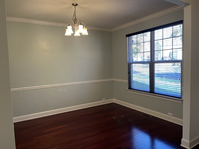 Building Photo - "Charming 4-Bed Gem with Guest Suite & Mod...