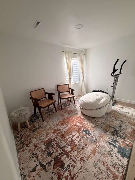 Room 4 - 6344 W Copper Hawk Dr