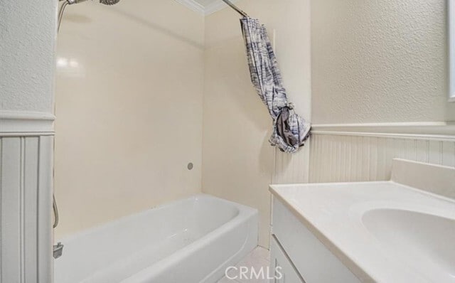 Building Photo - 6011 E Queens Dr