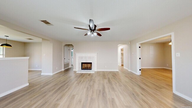 Building Photo - 145 S Willow Way