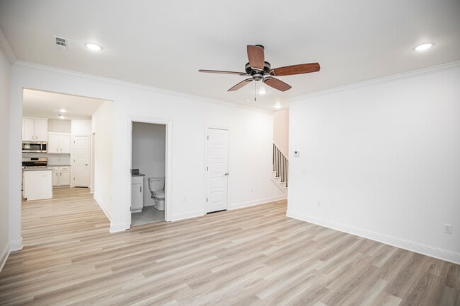 Building Photo - 4307 SW Bison St