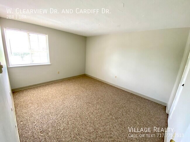 Building Photo - 51 W Clearview Dr