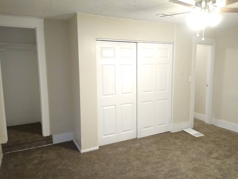 Building Photo - 2329 Van Buren Ave