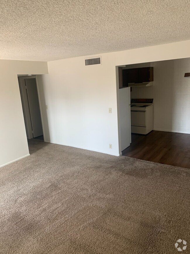 Building Photo - 2 Bedroom 1 Bath In Central Las Vegas