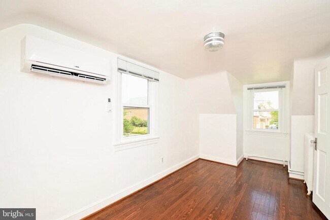 Building Photo - 8422 Radford Ave