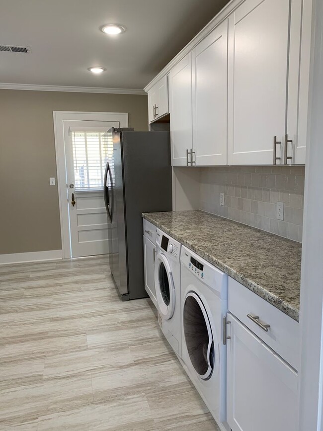 Building Photo - Downtown Jonesboro! 3 Bed 2 Bath