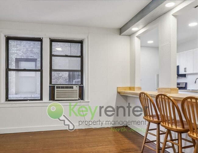 Building Photo - Freshly Updated 1-Bedroom Condo Across from Lincoln Park – Jersey City