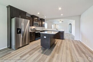 Building Photo - 4/2/2 in Broken Arrow!