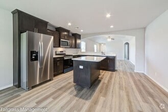 Building Photo - 4/2/2 in Broken Arrow!