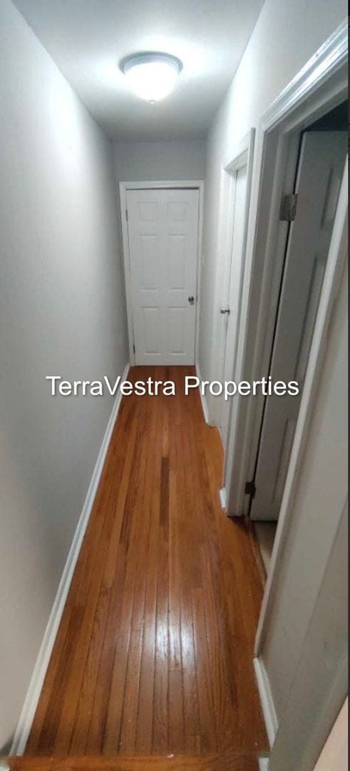 Building Photo - 411 Market St