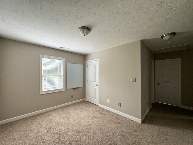 Building Photo - 267 High Leaf Dr