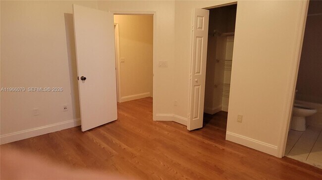 Building Photo - 4976 Leeward Ln