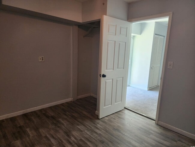 Building Photo - 1009 Bay Dr