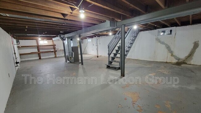 Building Photo - 227 Meadowcrest Dr
