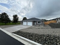 Building Photo - Brand new Green area 3 Bedroom 2 Bath Dupl...