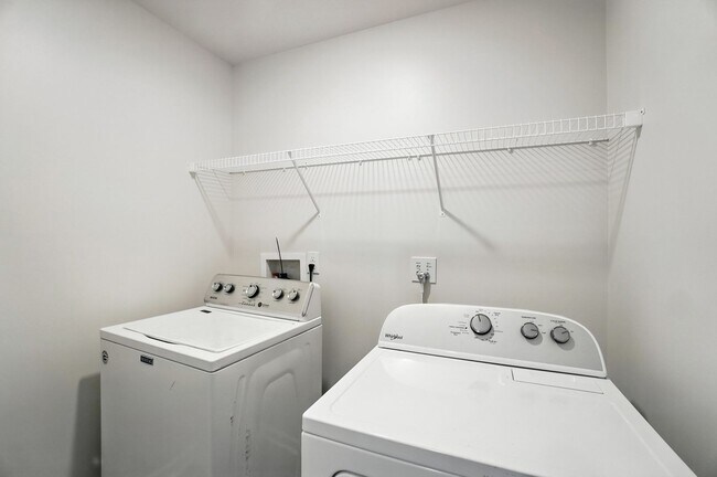 Building Photo - Stunning home, Move-in Ready!