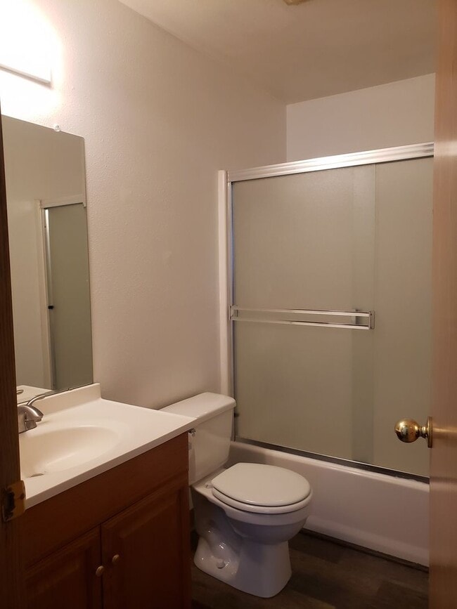 Building Photo - Charming Ranch-Style Home – 3 Bedroom, 2 Bath