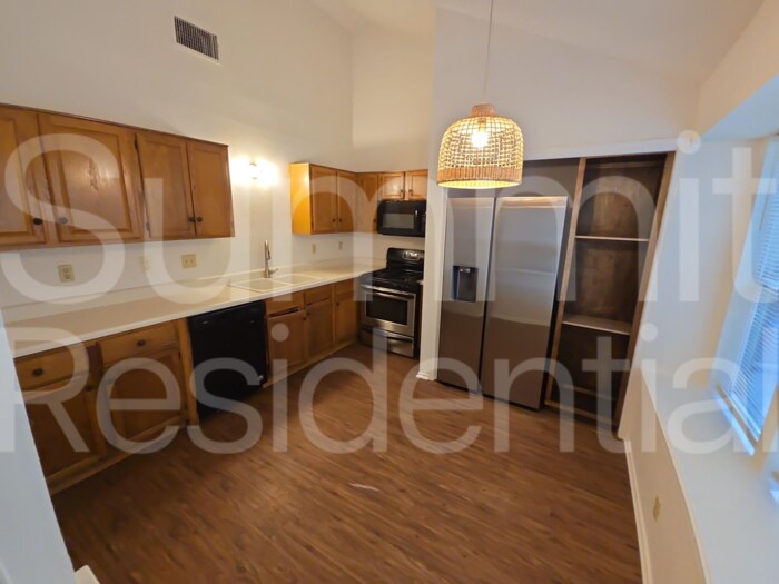Building Photo - 1607 Parkwood Dr