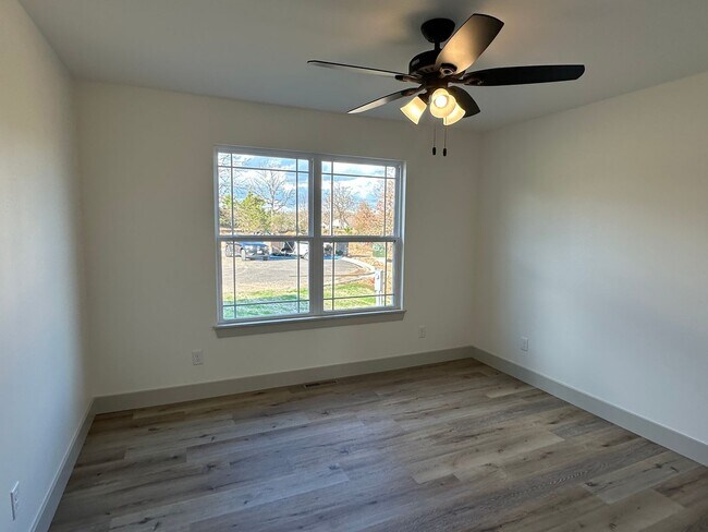 Building Photo - NEW CONSTRUCTION 5 Bed 3 Bath w/ Walk Out Basement Waynesville School District