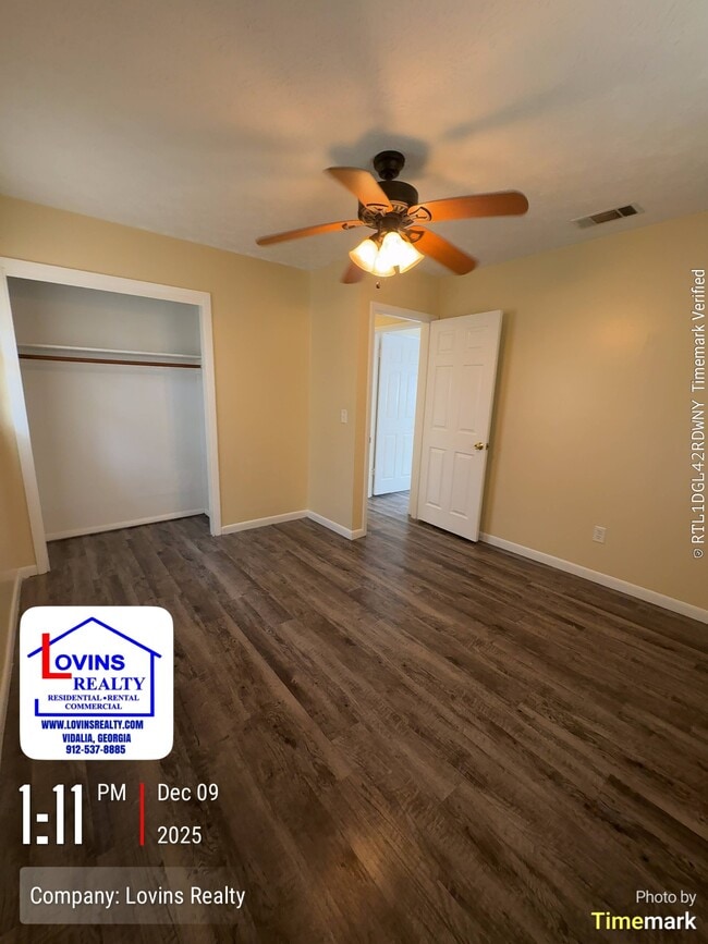 Building Photo - 2106 N Maple Dr